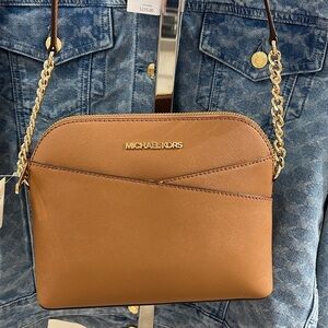 MICHAEL KORS 
Jet Set Travel Medium Dome Crossbody Bag XCROSS XBODY
Luggage 
NWT